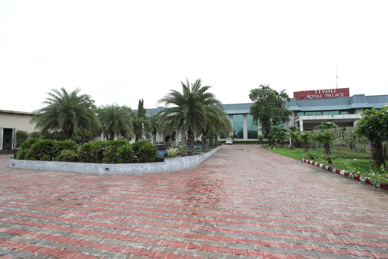 Tivoli Royal Palace Janauli Exterior photo
