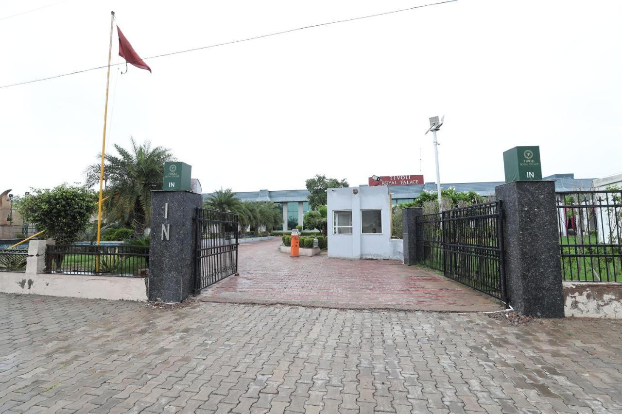 Tivoli Royal Palace Janauli Exterior photo
