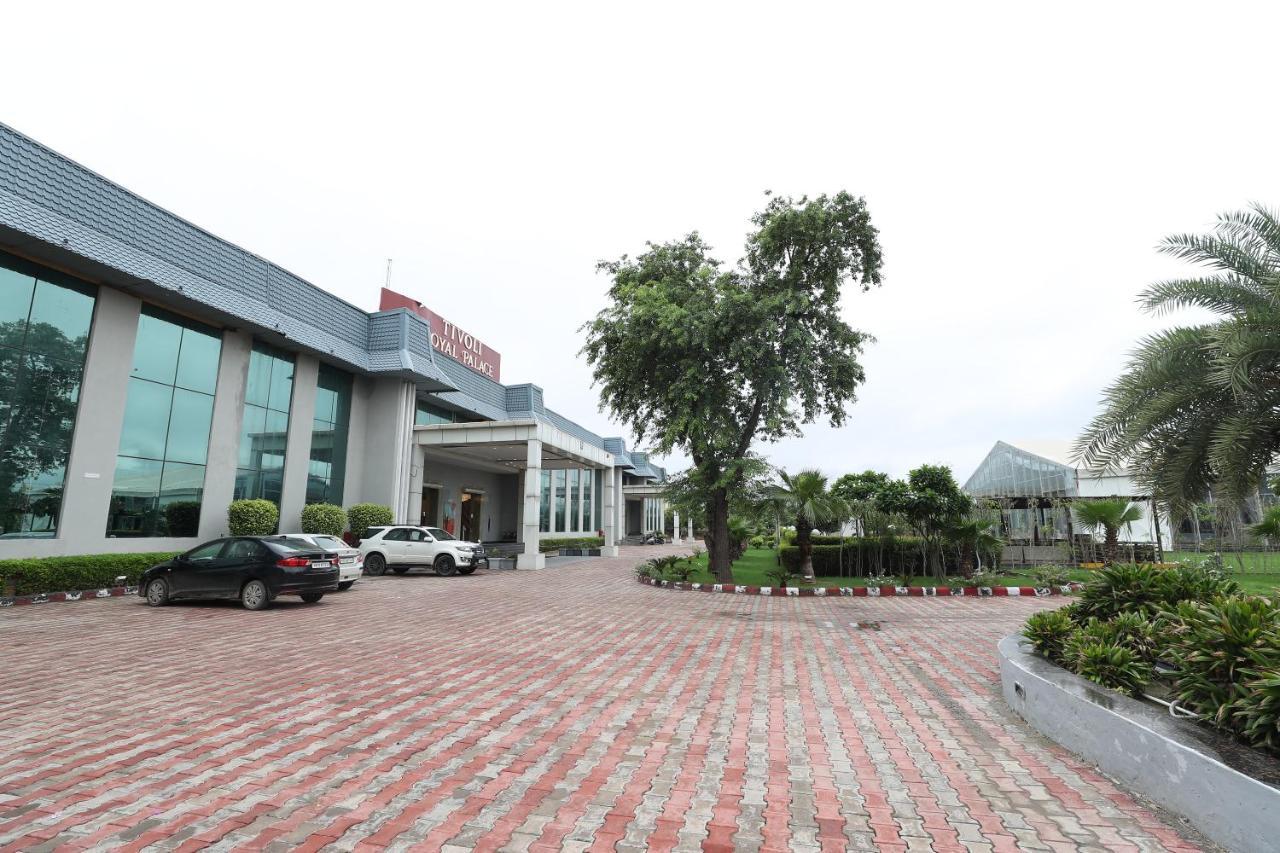 Tivoli Royal Palace Janauli Exterior photo
